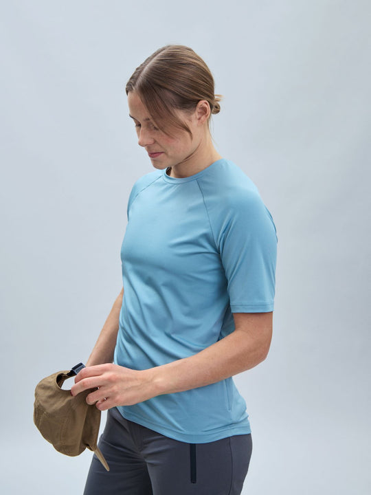Załaduj obraz do przeglądarki galerii, Koszulka rowerowa POC W's Reform Enduro Light Tee - Mineral Blue