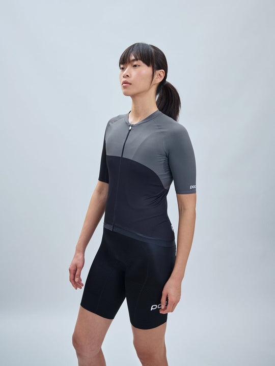 Załaduj obraz do przeglądarki galerii, Koszulka rowerowa POC W's Essential Road Jersey Print - Uran. Black/Sylvanite Grey