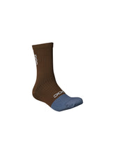 Załaduj obraz do przeglądarki galerii, Skarpety rowerowe POC Flair Sock Mid - Jasper Brown/Calcite Blue