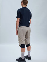 Załaduj obraz do przeglądarki galerii, Spodenki rowerowe POC W's Infinite All-mountain Shorts - Moonstone Grey