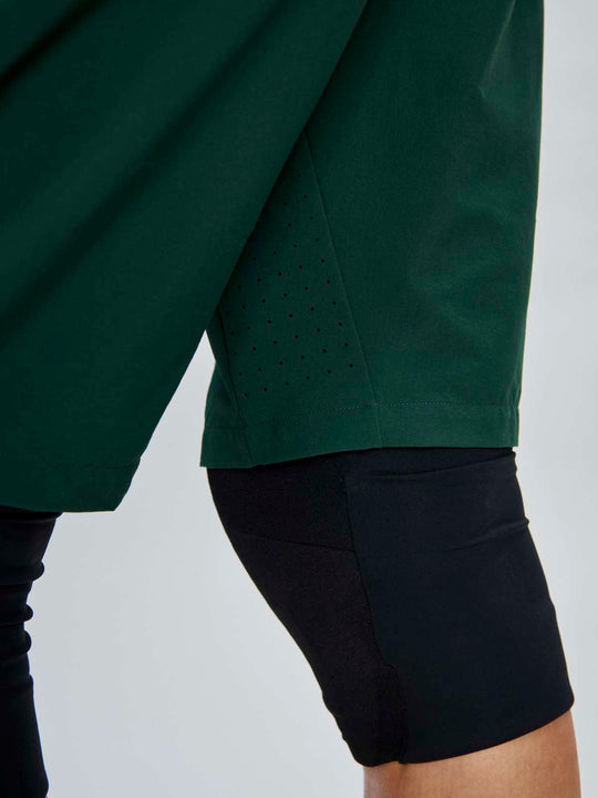 Załaduj obraz do przeglądarki galerii, Spodenki rowerowe POC W's Motion Air Shorts - Parg. Green