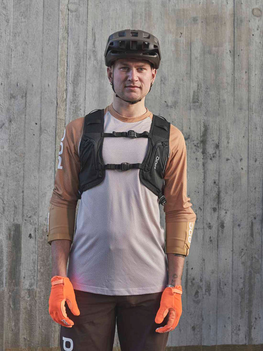Załaduj obraz do przeglądarki galerii, Plecak z ochraniaczem POC COLUMN VPD Backpack 13L - Ur. Black