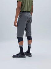 Załaduj obraz do przeglądarki galerii, Spodenki rowerowe POC ESSENTIAL ENDURO - Sylv. Grey