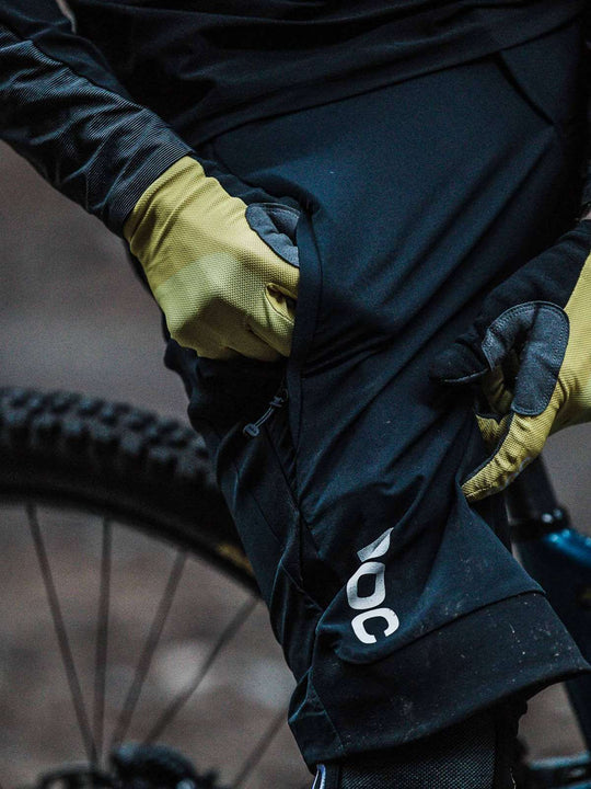 Załaduj obraz do przeglądarki galerii, Spodenki Rowerowe POC RESISTANCE PRO DH
