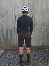 Załaduj obraz do przeglądarki galerii, Spodenki damskie POC W's ESSENTIAL ENDURO Shorts - Ur. Black