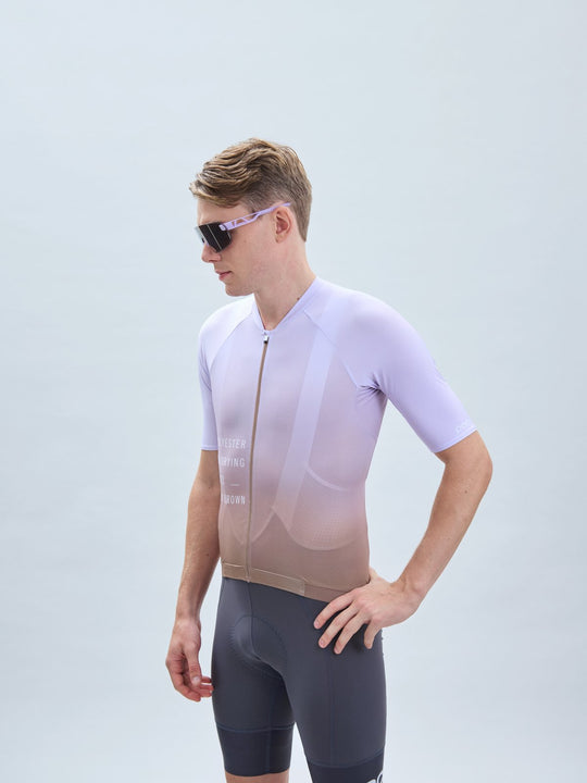 Załaduj obraz do przeglądarki galerii, Koszulka rowerowa POC M's Pristine Print Jersey - Gradient Jasper Brown/Purple Quartz