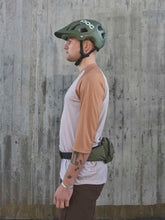 Załaduj obraz do przeglądarki galerii, Saszetka biodrowa POC LAMINA HIP Pack - Epid. Green