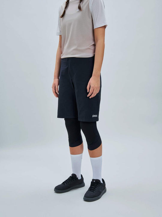 Załaduj obraz do przeglądarki galerii, Spodenki rowerowe damskie POC W's Motion Air Shorts czarny
