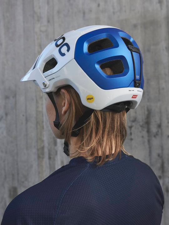 Załaduj obraz do przeglądarki galerii, Kask rowerowy POC TECTAL RACE MIPS - Hydr. White/Opal Blue Metallic/Matt