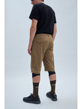 Załaduj obraz do przeglądarki galerii, Spodenki POC M's Essential Casual Shorts - Jasper Brown