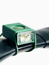 Załaduj obraz do przeglądarki galerii, Lampka rowerowa BOOKMAN Block Light Front 50lm zielony