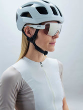 Załaduj obraz do przeglądarki galerii, Okulary rowerowe POC Aim - Hyd. White/Clarity Trail /Partly Sunny Silver