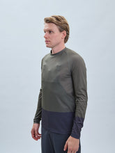 Załaduj obraz do przeglądarki galerii, Koszulka rowerowa POC MTB Pure LS Jersey - Epid. Green/Sylvanite Grey