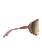 Załaduj obraz do przeglądarki galerii, Okulary rowerowe POC Devour - Himalayan Salt Translucent - Clarity Trail | Brown/Silver Mirror Cat 2