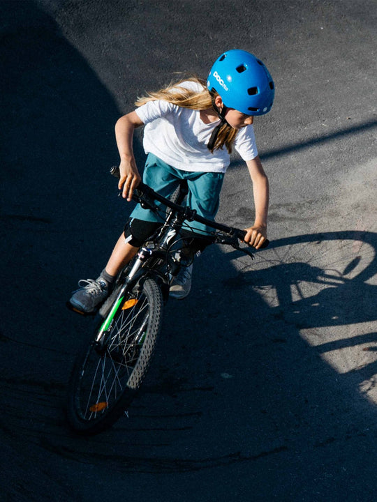 Załaduj obraz do przeglądarki galerii, Kask rowerowy POCITO CRANE MIPS - Fluo. Blue
