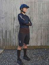 Załaduj obraz do przeglądarki galerii, Spodenki damskie POC W's ESSENTIAL ENDURO Shorts - Ur. Black