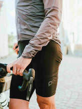 Załaduj obraz do przeglądarki galerii, Spodenki rowerowe POC NE-PLUS ULTRA VPDs - Ur. Black