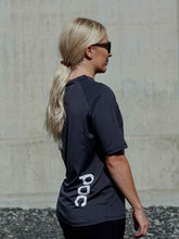 Załaduj obraz do przeglądarki galerii, Koszulka rowerowa POC W'S REFORM ENDURO LIGHT - Sylv. Grey