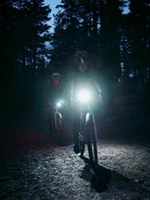 Załaduj obraz do przeglądarki galerii, Lampka rowerowa BOOKMAN Volume Front 800 czarny