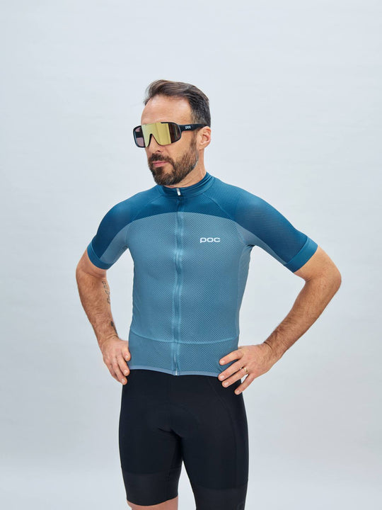 Załaduj obraz do przeglądarki galerii, Koszulka rowerowa POC M's Essential Road Logo Jersey - Cal. Blue/Dark Cal. Blue