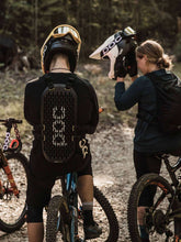 Załaduj obraz do przeglądarki galerii, Ochraniacz na tors POC VPD SYSTEM TORSO - Ur. Black