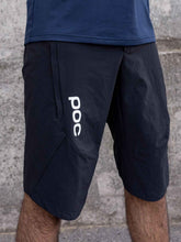 Załaduj obraz do przeglądarki galerii, Spodenki rowerowe POC VELOCITY - Ur. Black
