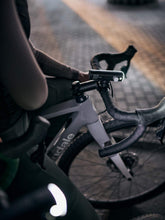 Załaduj obraz do przeglądarki galerii, Lampka rowerowa BOOKMAN Volume Front 800 pomarańczowy