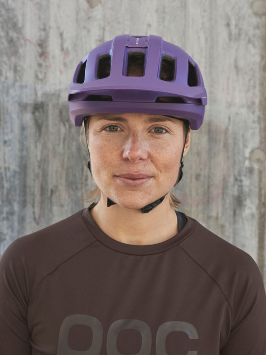 Załaduj obraz do przeglądarki galerii, Kask rowerowy POC AXION RACE MIPS - Sap. Purple/Ur. Black Metallic/Matt