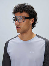 Załaduj obraz do przeglądarki galerii, Okulary rowerowe POC Aspire Photochromic - Translucent Black/Clarity Photochromic/Changeable Grey