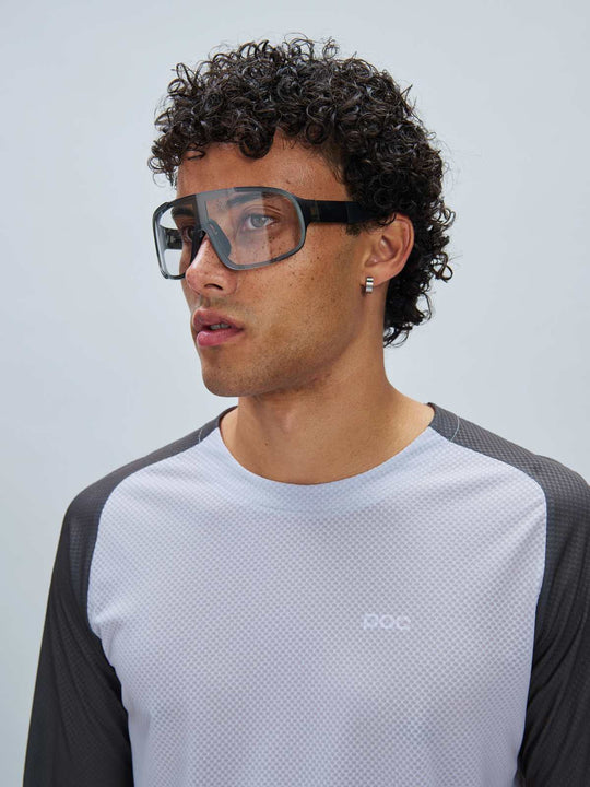 Załaduj obraz do przeglądarki galerii, Okulary rowerowe POC Aspire Photochromic - Translucent Black/Clarity Photochromic/Changeable Grey