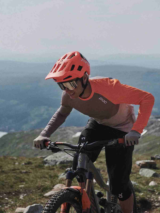 Załaduj obraz do przeglądarki galerii, Kask rowerowy POC KORTAL RACE MIPS - Fluo. Orange Avip/Ur. Black Matt