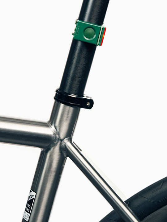 Załaduj obraz do przeglądarki galerii, Lampka rowerowa BOOKMAN Block Light Rear 18lm zielony