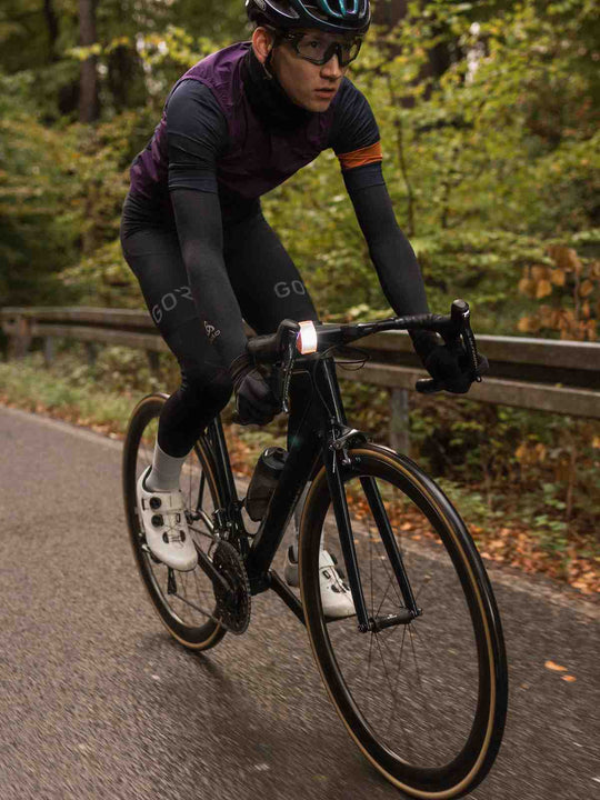 Załaduj obraz do przeglądarki galerii, Lampka rowerowa BOOKMAN Curve Front Light 220lm pomarańczowy