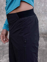 Załaduj obraz do przeglądarki galerii, Spodenki rowerowe POC GUARDIAN AIR - Ur. Black