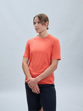 Załaduj obraz do przeglądarki galerii, Koszulka rowerowa POC W's Reform Enduro Light Tee - Ammolite Coral