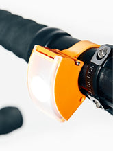 Załaduj obraz do przeglądarki galerii, Lampka rowerowa BOOKMAN Curve Front Light 220lm pomarańczowy