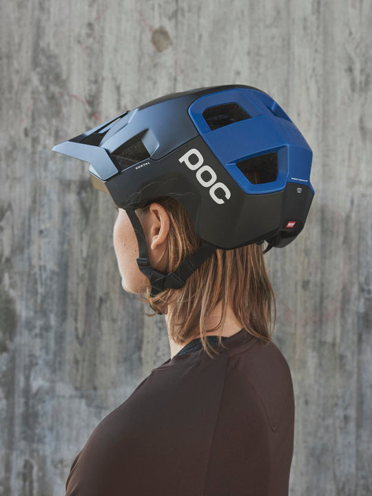 Załaduj obraz do przeglądarki galerii, Kask rowerowy POC KORTAL - Ur. Black/Opal Blue Metallic/Matt