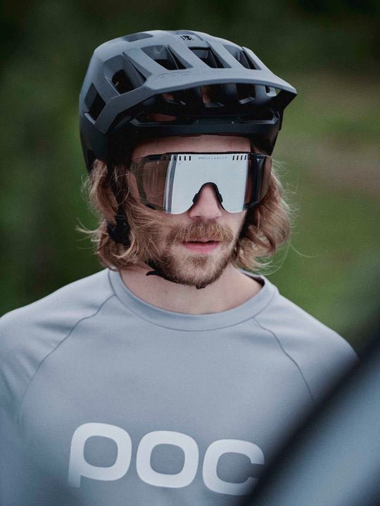 Załaduj obraz do przeglądarki galerii, Okulary POC DEVOUR - Ur. Black - Clarity Trail Brown/Silver Mirror Cat 2