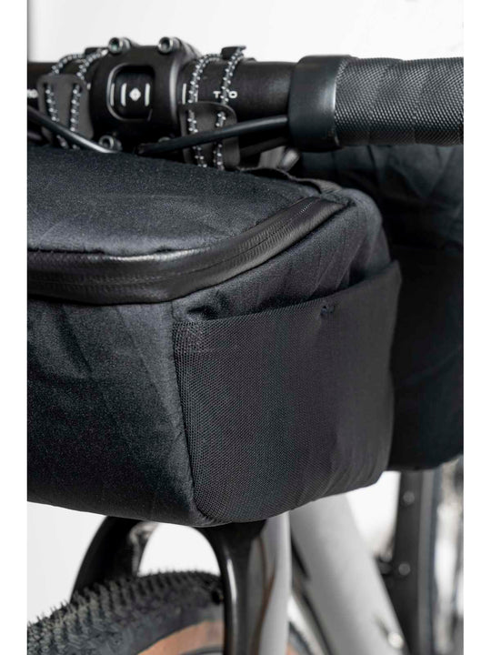 Załaduj obraz do przeglądarki galerii, Torba POC Ultra Bar Bag 4L - Ura. Black