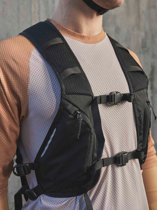 Załaduj obraz do przeglądarki galerii, Plecak POC COLUMN VPD Backpack Vest - Ur. Black