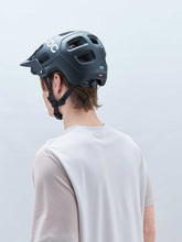 Załaduj obraz do przeglądarki galerii, Kask rowerowy POC TECTAL - Ur. Black Matt