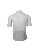 Załaduj obraz do przeglądarki galerii, Koszulka rowerowa POC M's ESSENTIAL ROAD LOGO Jersey - Hydr. White/Granite Grey