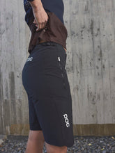 Załaduj obraz do przeglądarki galerii, Spodenki damskie POC W's ESSENTIAL ENDURO Shorts - Ur. Black