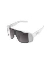 Załaduj obraz do przeglądarki galerii, Okulary rowerowe POC Aspire Wide Fit - Hyd. White | Clarity Road/Sunny Silver Cat 3