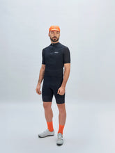 Załaduj obraz do przeglądarki galerii, Koszulka rowerowa POC M's Essential Road Logo Jersey - Ur. Black/ Hyd. White