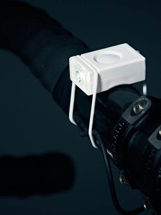 Załaduj obraz do przeglądarki galerii, Lampka rowerowa BOOKMAN Block Light Front 50lm biały