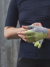 Załaduj obraz do przeglądarki galerii, Rękawice rowerowe POC AGILE Short Glove - Lemon Calcite