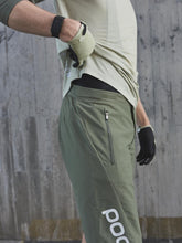 Załaduj obraz do przeglądarki galerii, Spodenki rowerowe POC ESSENTIAL ENDURO - Epid. Green