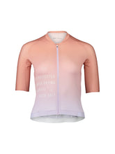 Załaduj obraz do przeglądarki galerii, Koszulka rowerowa POC W's Pristine Print Jersey - Gradient Purple Quartz