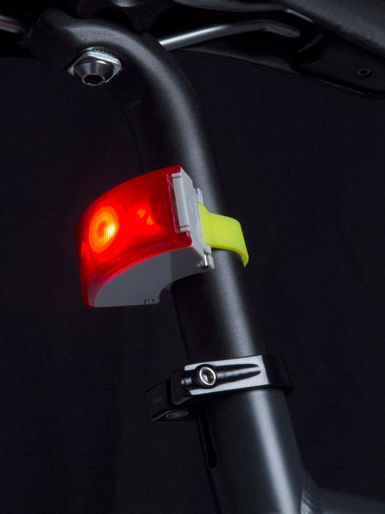 Załaduj obraz do przeglądarki galerii, Lampka rowerowa BOOKMAN Curve Rear Light 37lm zielony